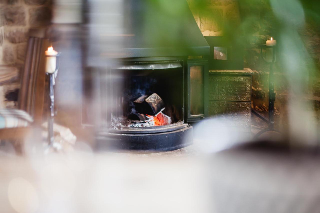 The George Inn Barford St Michael Exterior foto A fireplace in the restaurant