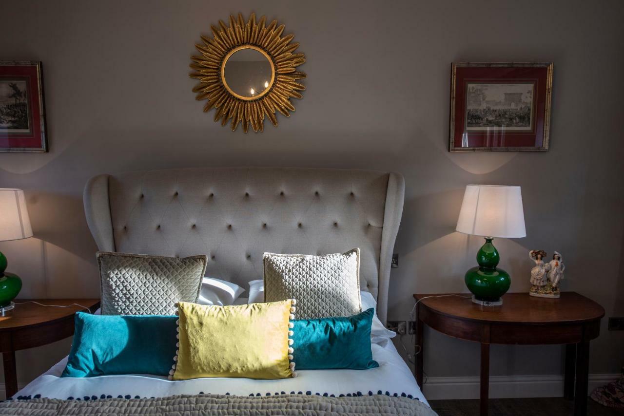 The George Inn Barford St Michael Exterior foto A bedroom at The Old Vicarage