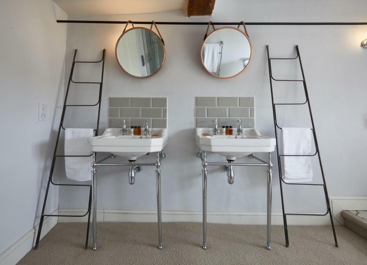The George Inn Barford St Michael Exterior foto Bathroom at The Swan